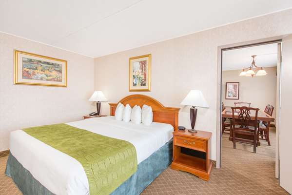 Suite - Ramada Hotel Downtown Cumberland