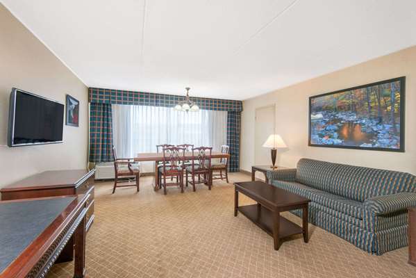 Suite - Ramada Hotel Downtown Cumberland