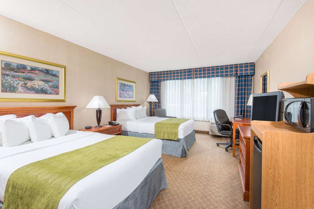 RAMADA BY WYNDHAM CUMBERLAND DOWNTO-guestroom-Guest Room,On-Site.jpg