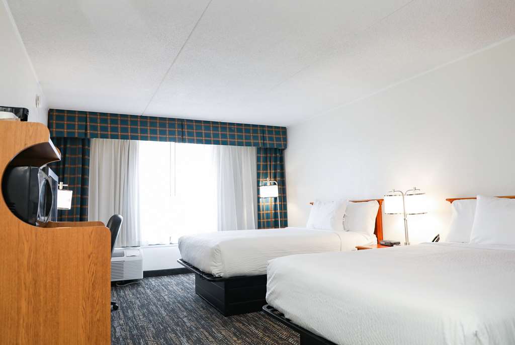 Ramada by Wyndham Cumberland Downtown - Tap to explore photos