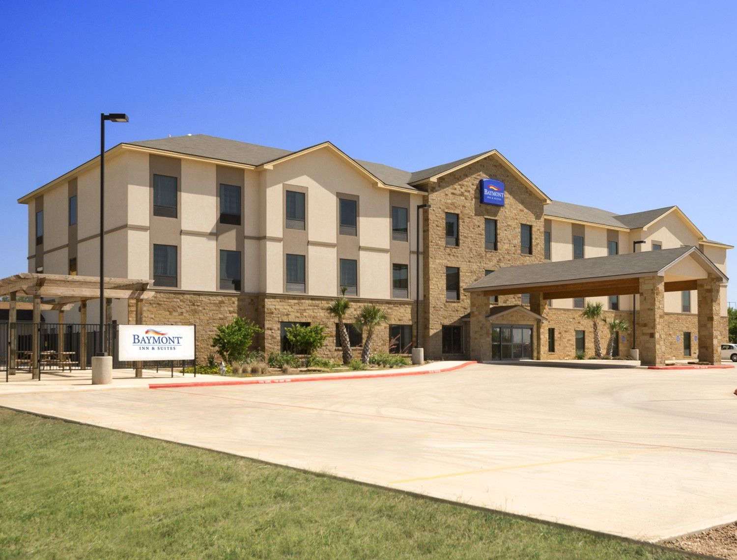Baymont Inn & Suites Cotulla, TX See Discounts