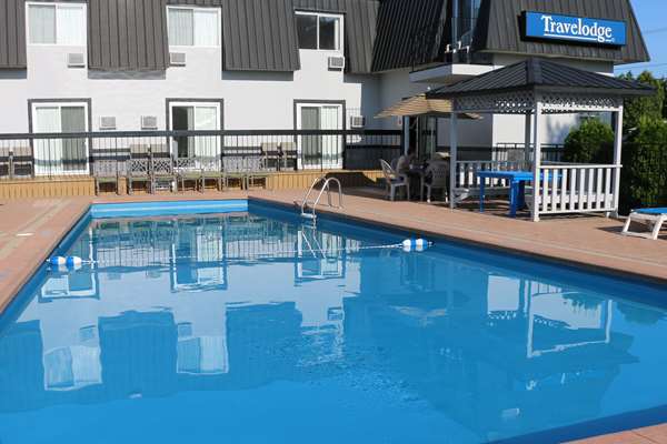 Pool - Travelodge Gananoque
