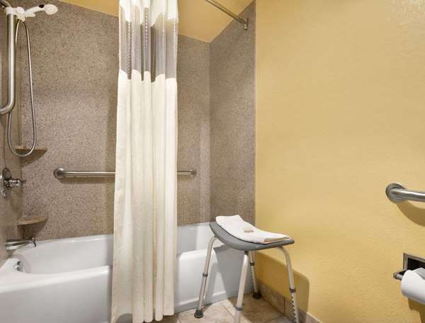  - Baymont Inn & Suites Mary Esther