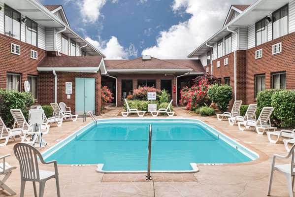 Pool - Super 8 Hotel O'Fallon - I-64, Exit 19