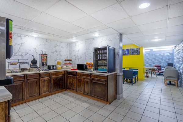  - Days Inn Northwest Fayetteville