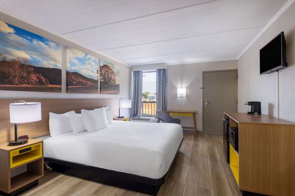  - Days Inn Northwest Fayetteville