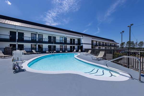 Pool - Days Inn Northwest Fayetteville