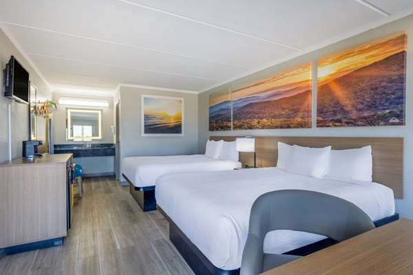 Suite - Days Inn Northwest Fayetteville