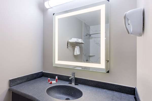  - Days Inn Northwest Fayetteville