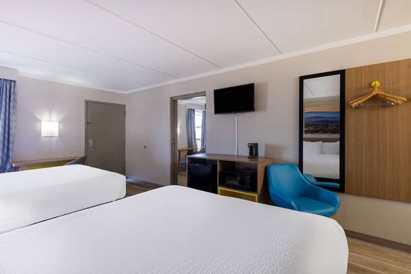 Suite - Days Inn Northwest Fayetteville