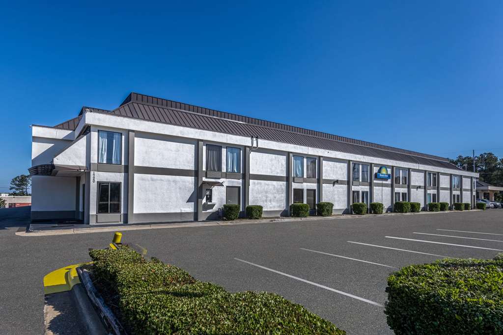 Days Inn Fayetteville NW Fort Bragg Area