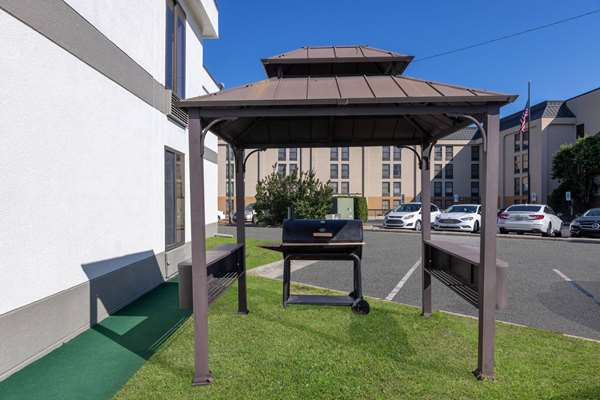  - Days Inn Northwest Fayetteville