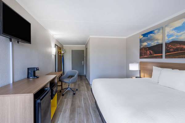  - Days Inn Northwest Fayetteville