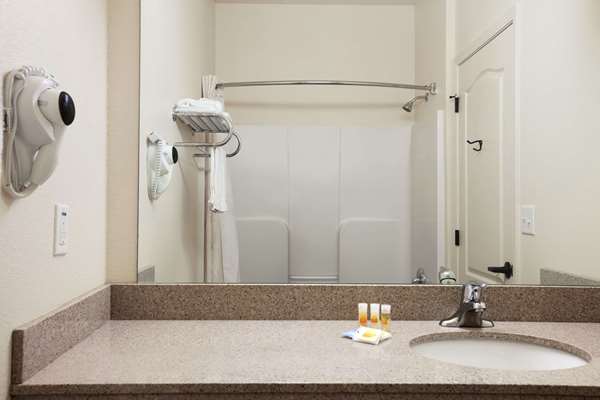  - Days Inn & Suites East Columbus