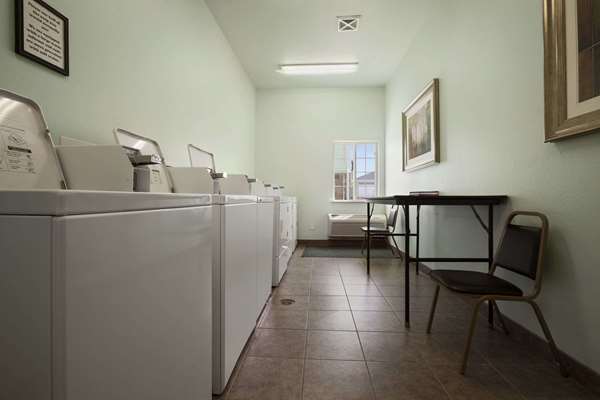  - Days Inn & Suites East Columbus