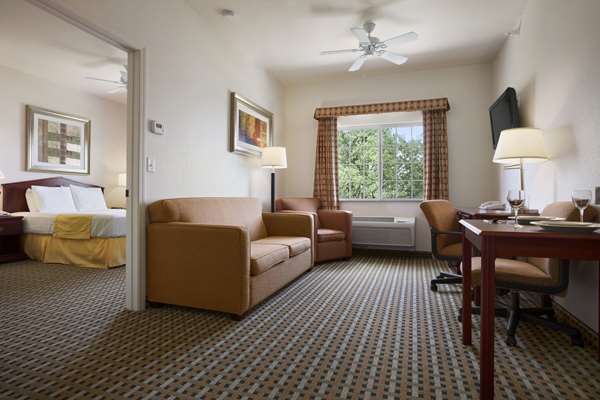 Suite - Days Inn & Suites East Columbus