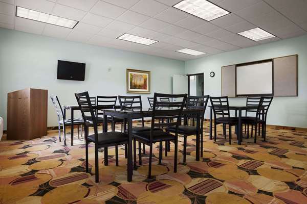  - Days Inn & Suites East Columbus