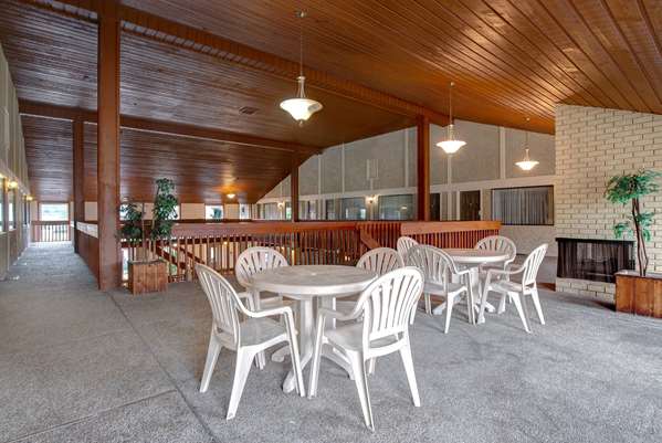 Pool - Days Inn North Vernon