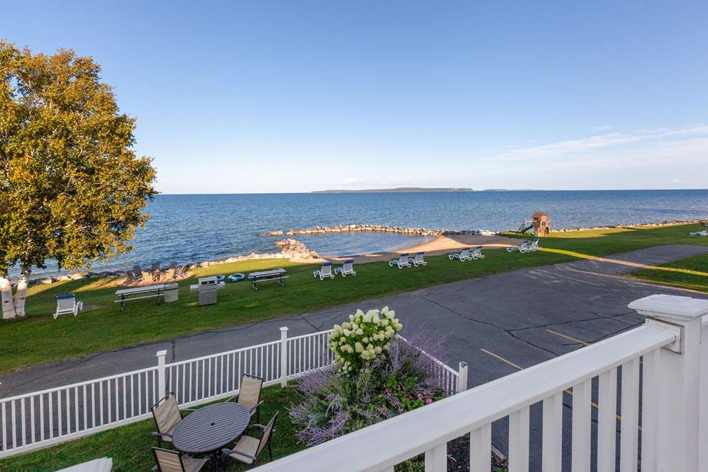 Baymont Inn & Suites Lakefront