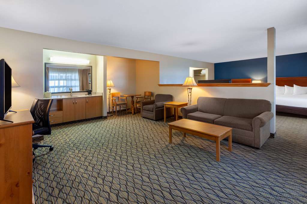 Baymont by Wyndham St. Ignace Lakefront Room Type - Suite, 2 Queen Beds, Non Smoking, Kitchenette (Lakefront)