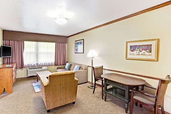Suite - Baymont Inn & Suites Provo