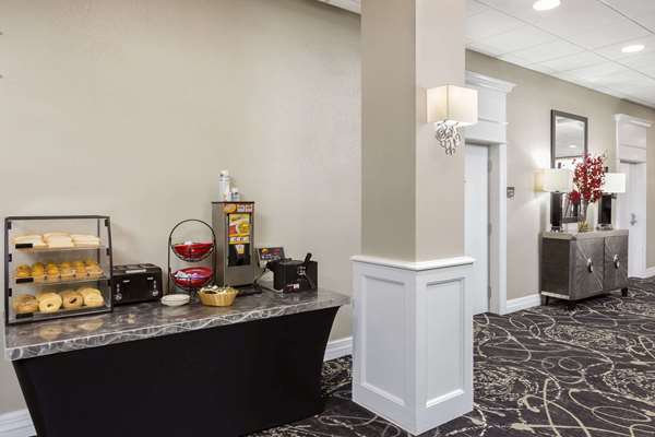  - Ramada Hotel Airport Des Moines
