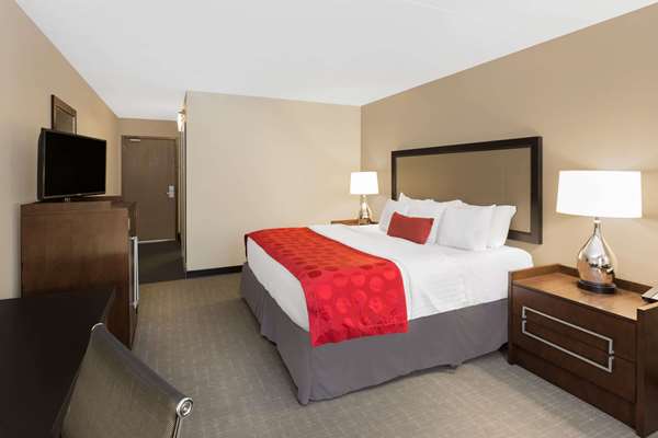  - Ramada Hotel Airport Des Moines