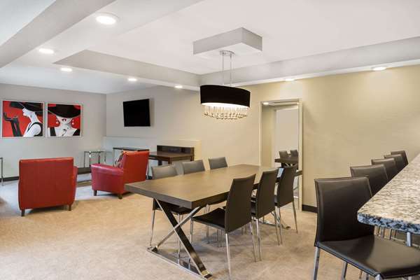  - Ramada Hotel Airport Des Moines