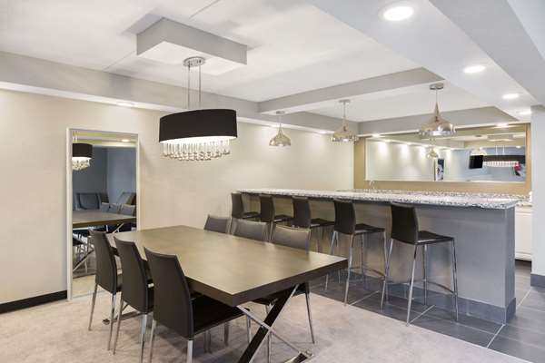  - Ramada Hotel Airport Des Moines