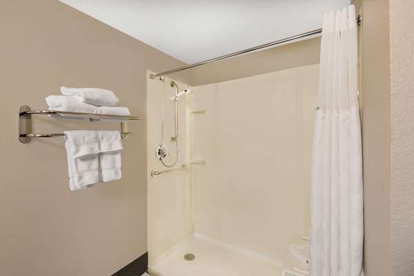  - Ramada Hotel Airport Des Moines
