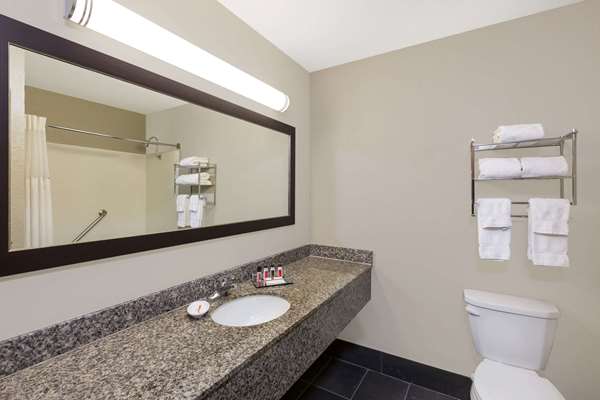  - Ramada Hotel Airport Des Moines