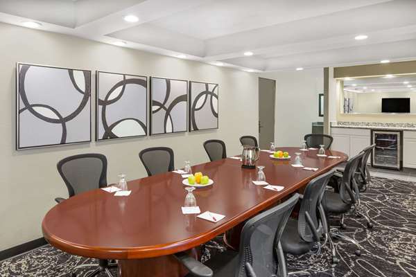  - Ramada Hotel Airport Des Moines