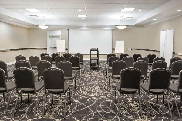  - Ramada Hotel Airport Des Moines