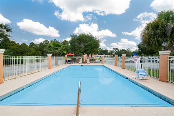 Pool - Baymont Inn & Suites Hinesville