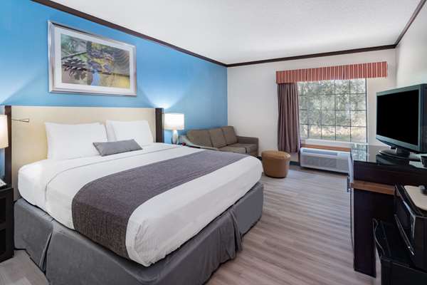  - Baymont Inn & Suites Hinesville