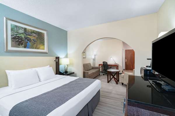 Suite - Baymont Inn & Suites Hinesville