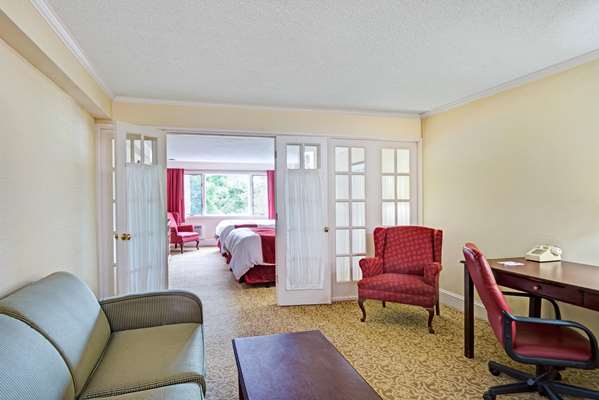 Suite - Ramada Hotel Seekonk