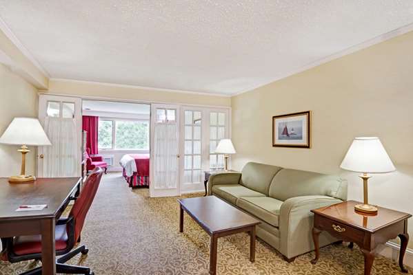 Suite - Ramada Hotel Seekonk
