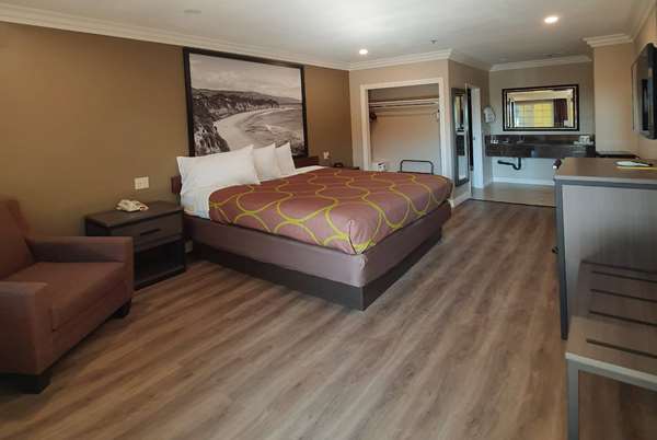  - Super 8 Motel Cypress