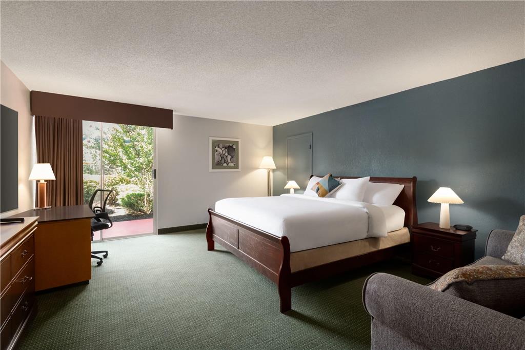 BAYMONT BY WYNDHAM, SALEM ROANOKE A-guestroom-Guest Room,Suite,On-Site.jpg