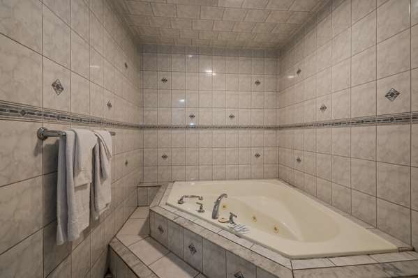  - Knights Inn Burlington