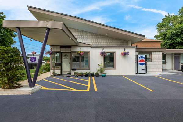 Exterior view - Knights Inn Burlington