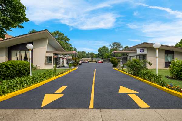 Exterior view - Knights Inn Burlington