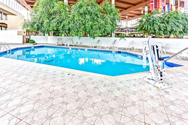 Pool - Wyndham Hotel DTW Airport Romulus