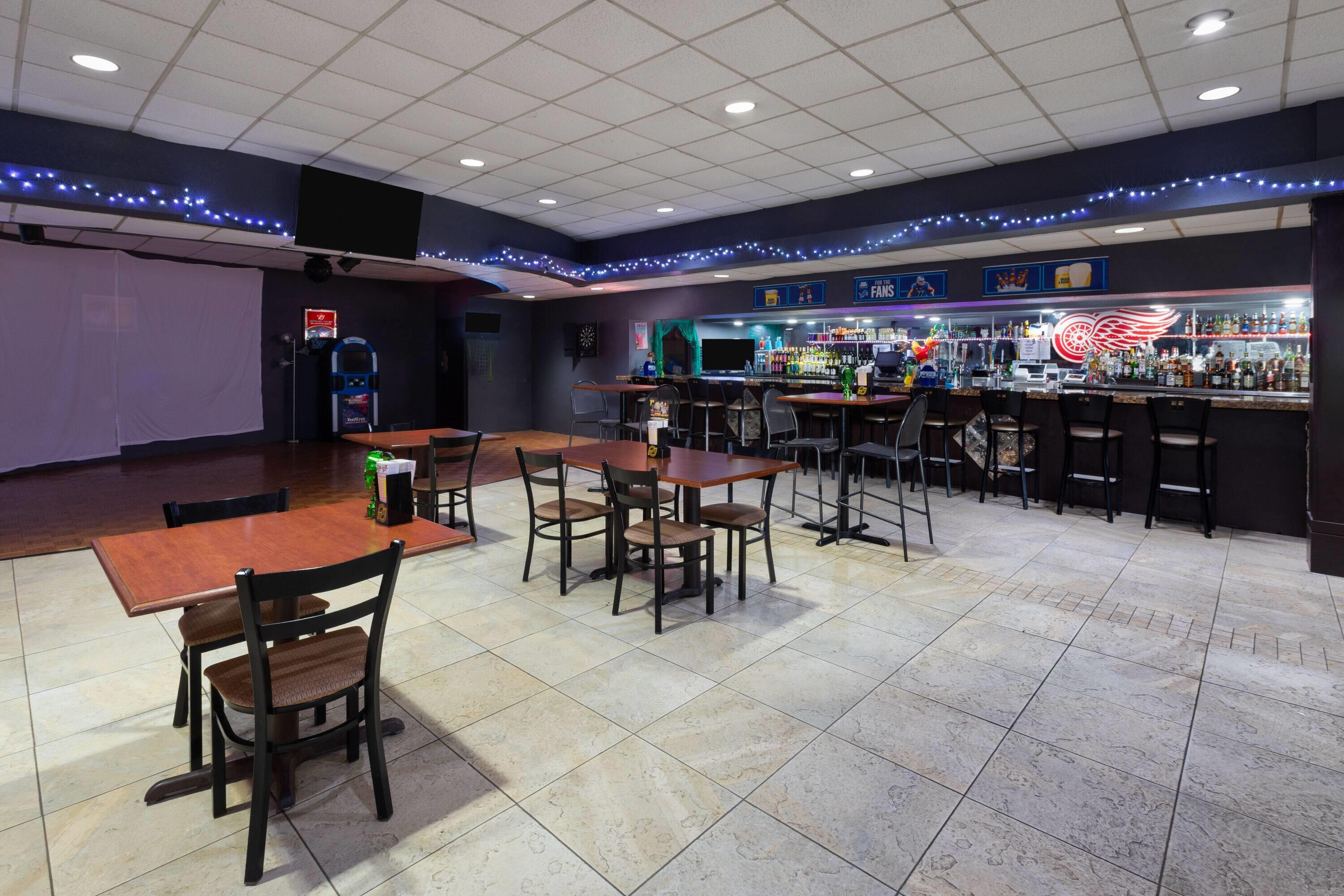 BarLounge | Wyndham Garden Detroit Metro Airport