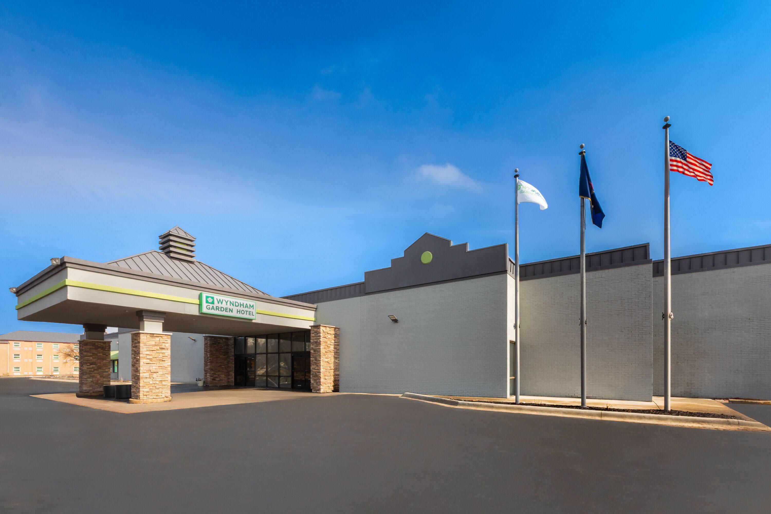 Exterior | Wyndham Garden Detroit Metro Airport