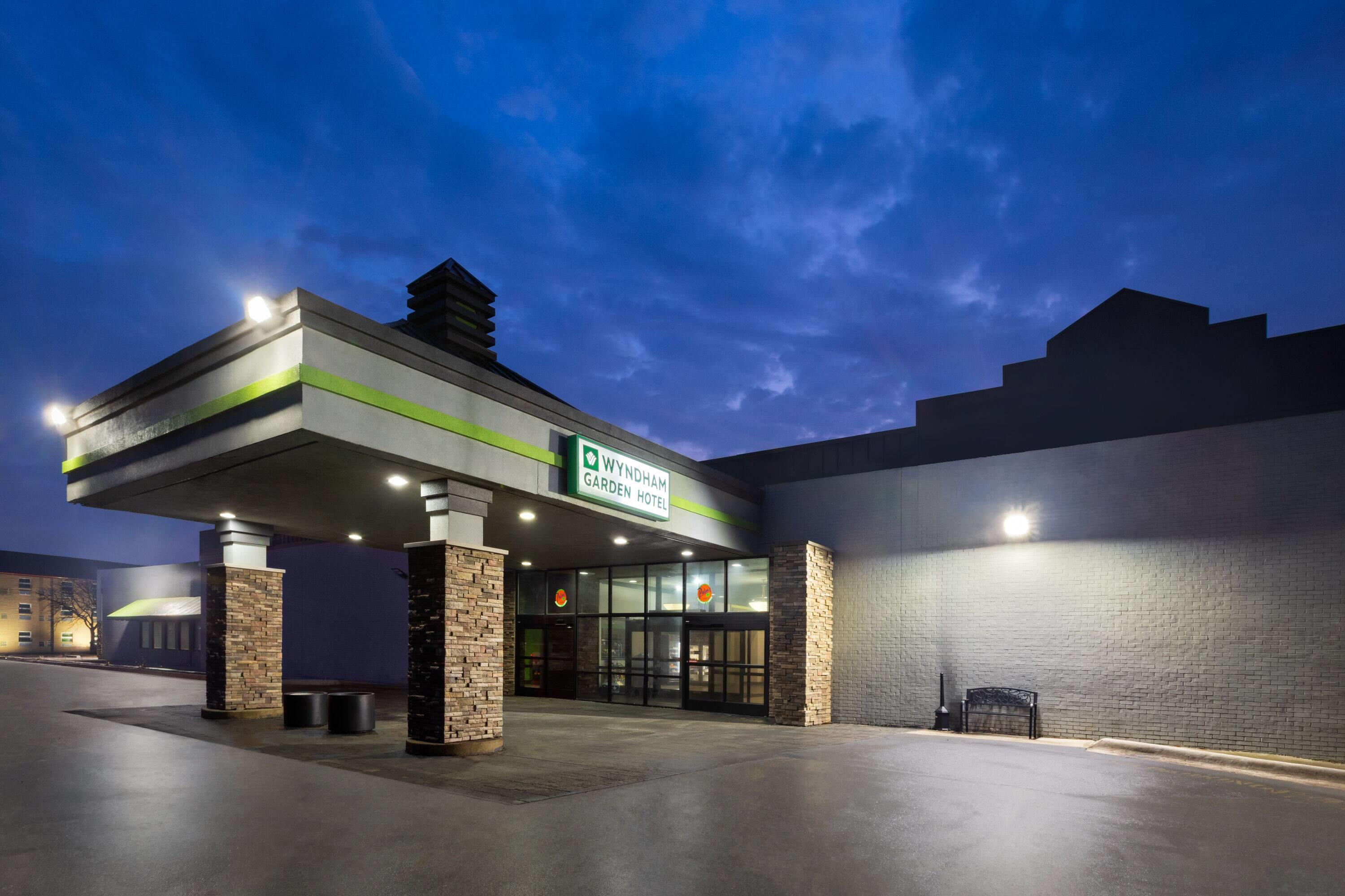 Exterior | Wyndham Garden Detroit Metro Airport