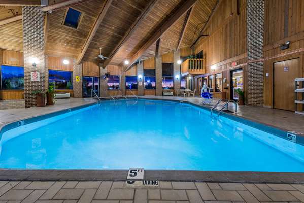 Pool - Baymont Inn & Suites Lancaster