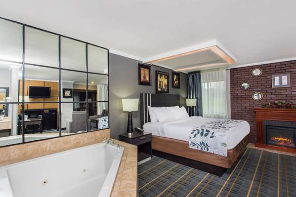 Suite - Baymont Inn & Suites Lancaster