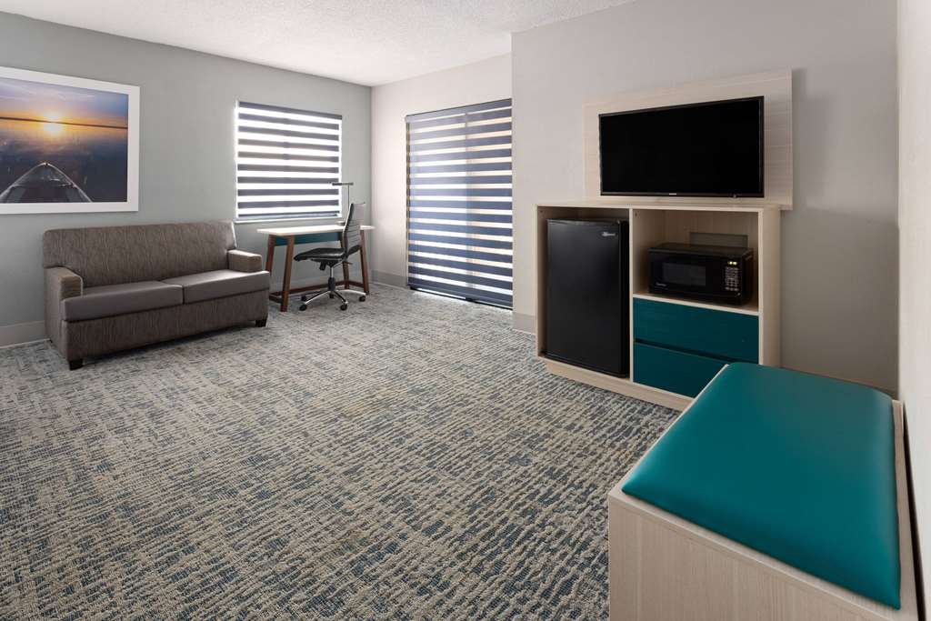 BAYMONT LAGRANGE-guestroom-Guest Room,Suite,On-Site.jpg